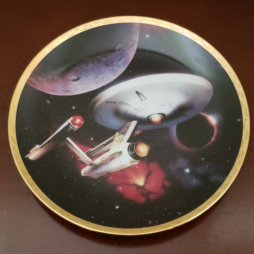 STAR TREK THE VOYAGERS USS ENTERPRISE HAMILTON COLLECTIOR PLATE NCC1701